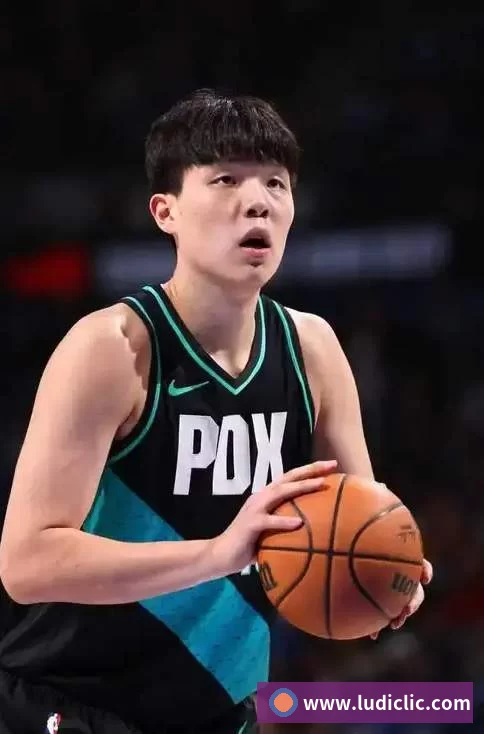 杜兰特G3未现身替补席惹争议！和队友不和？火箭队主教练辟谣 - 星空体育(中国)官方网站 - STARSPORTS